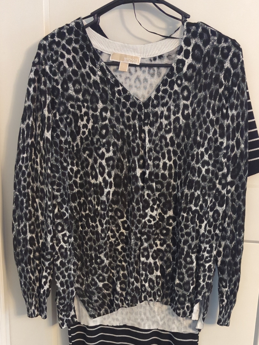 Michael Kors Black and White Leopard Print V-Neck Lightweight Sweater - L